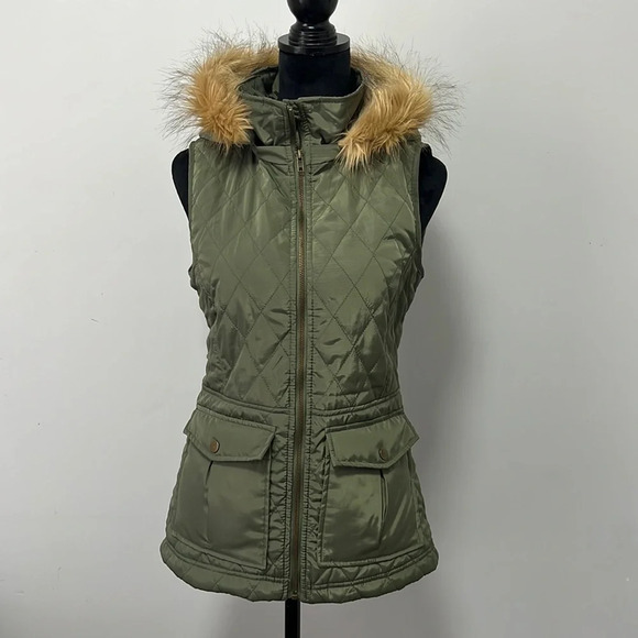 NWT Miami by Francesca’s Hunter Green Puffer Jacket Vest size Small - Picture 1 of 9